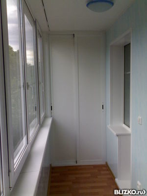 Установка встраиваемого шкафчика до 2400 мм с дверками на балкон