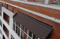 Установка скатных крыш на балконах верхних этажей