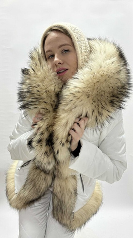Белый зимний костюм для прогулок до -35 градусов с натуральным мехом обесцвеченного финского енота