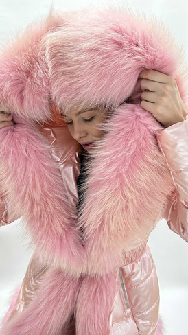 Зимний костюм с натуральным мехом финского енота в цвете розовый металлик